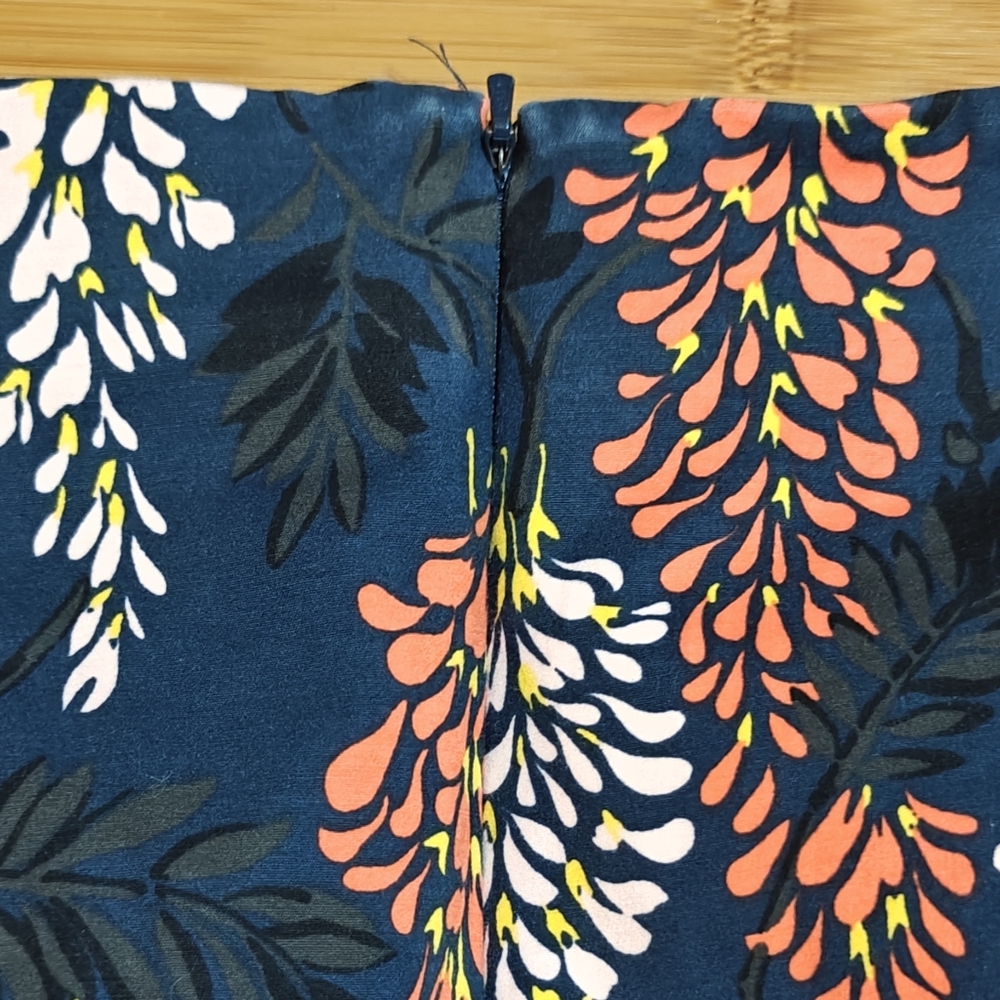 Boden Navy Floral Midi Pencil Skirt Size 4 - Picture 5 of 5